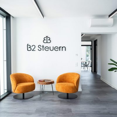 Im Foyer von B2 Steuern